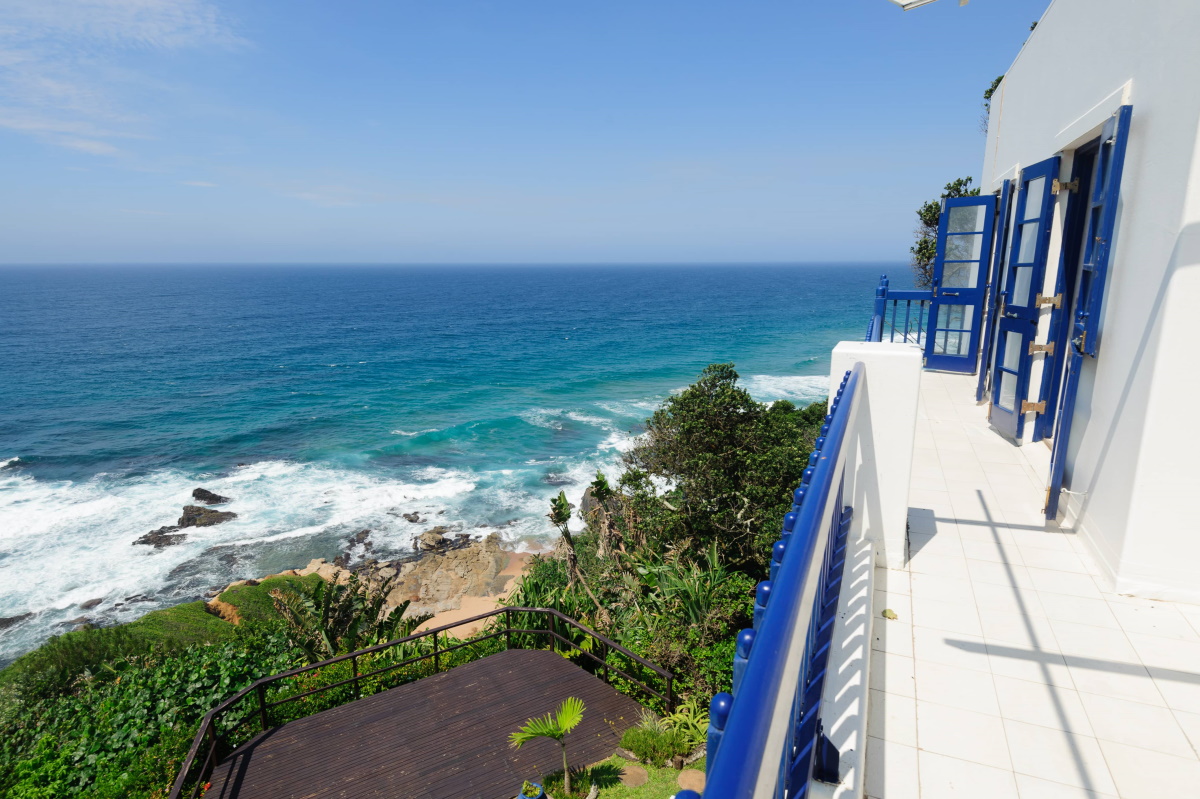 Ballito Beach Manor 304 — coastal living area