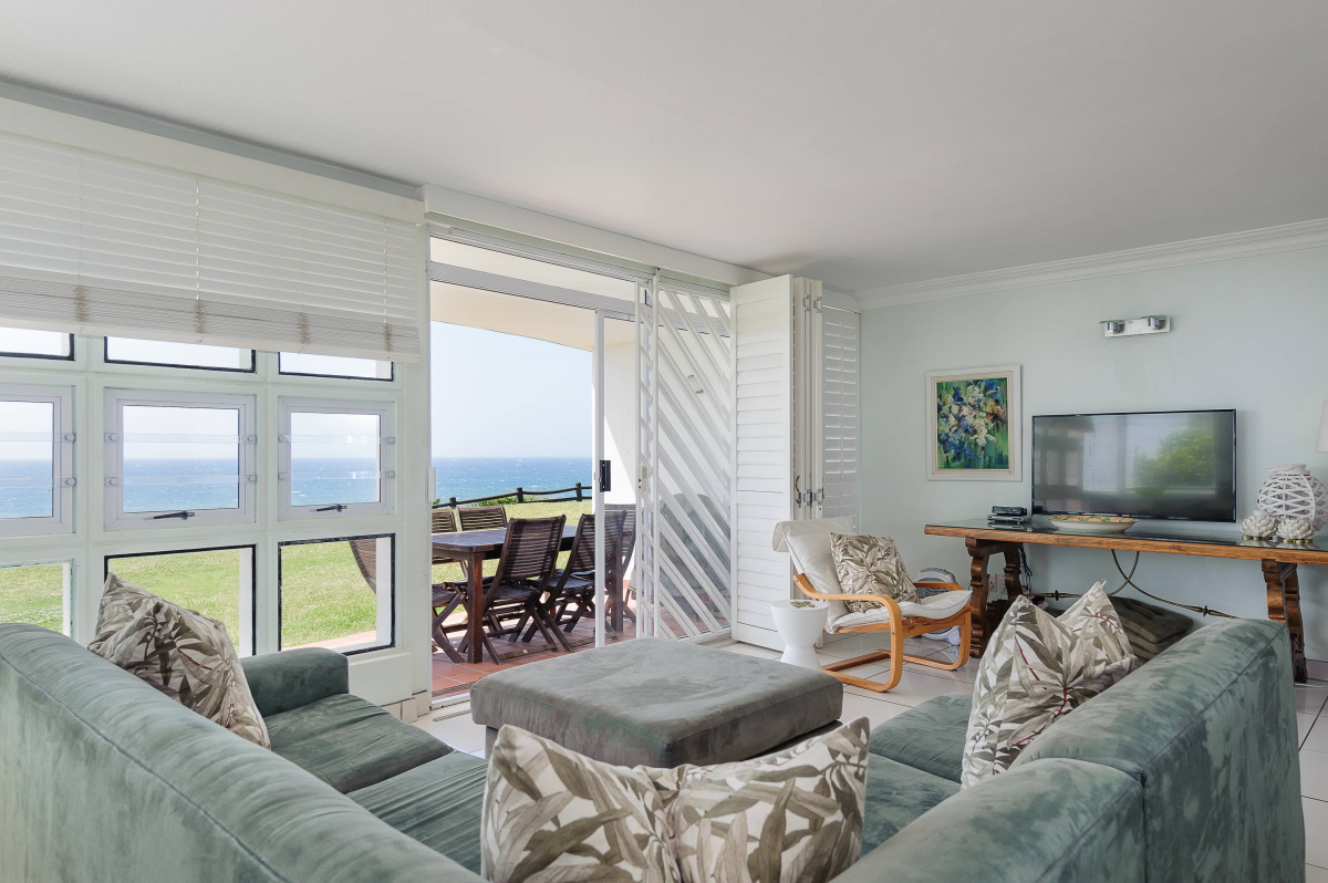 Chaka's Cove 12 — bright seaside apartment