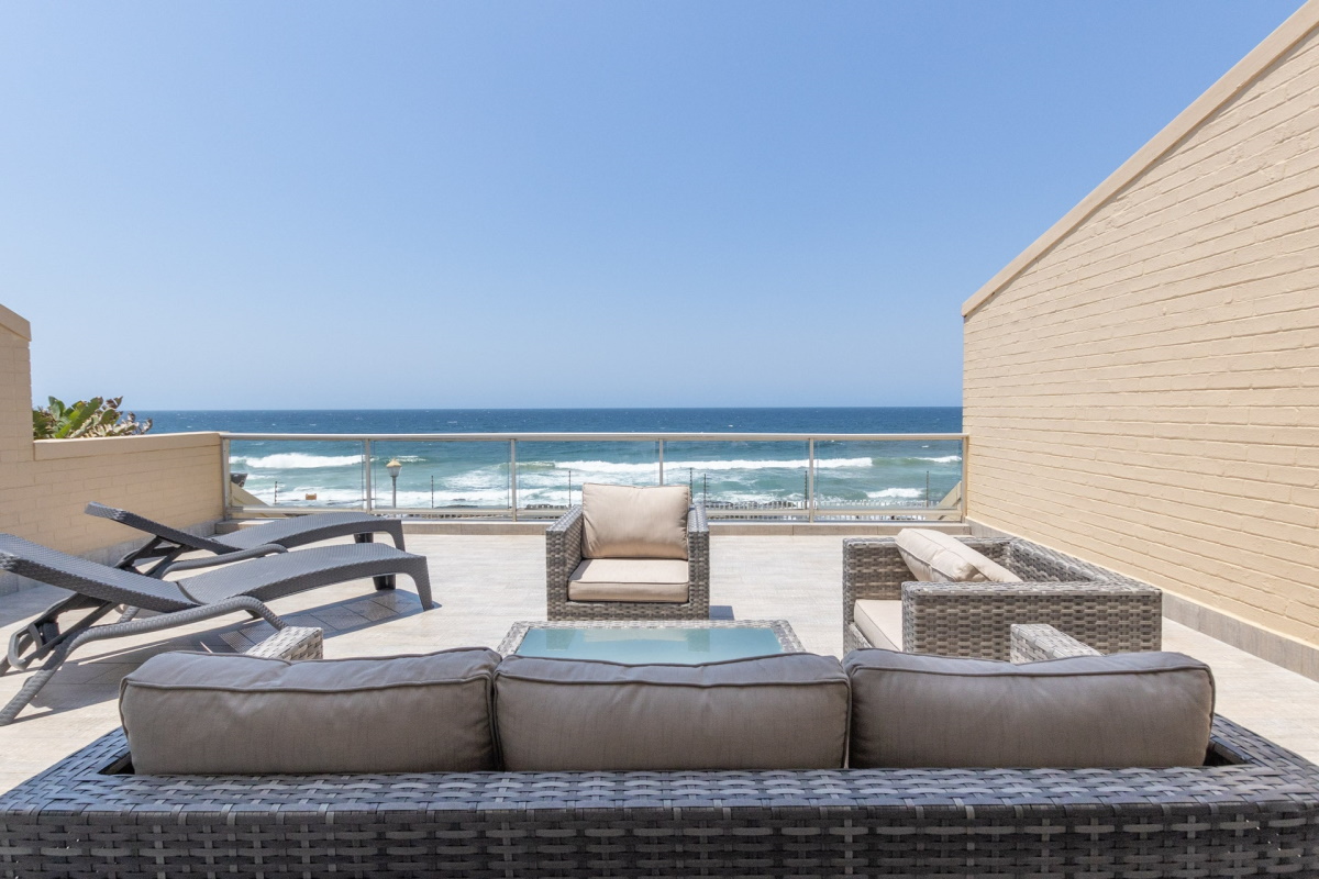 The Sandpiper 902 — ninth-floor luxury apartment with wide sea views